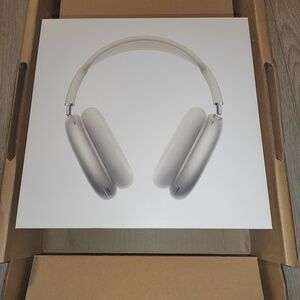 Apple AirPods Max in Elegant White